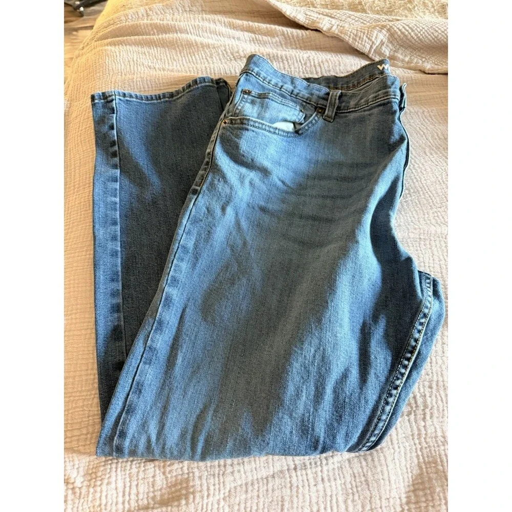 Wrangler Jeans Mens 38X30 Athletic Fit Blue Denim Relaxed Stretch Casual